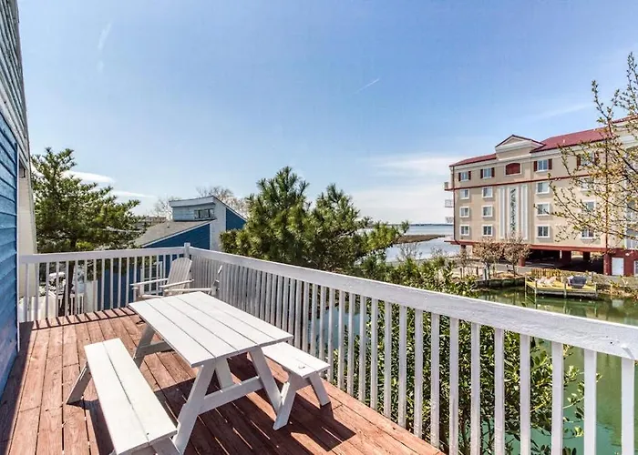 La Vista Bay-112 - 75th St -upper -d *